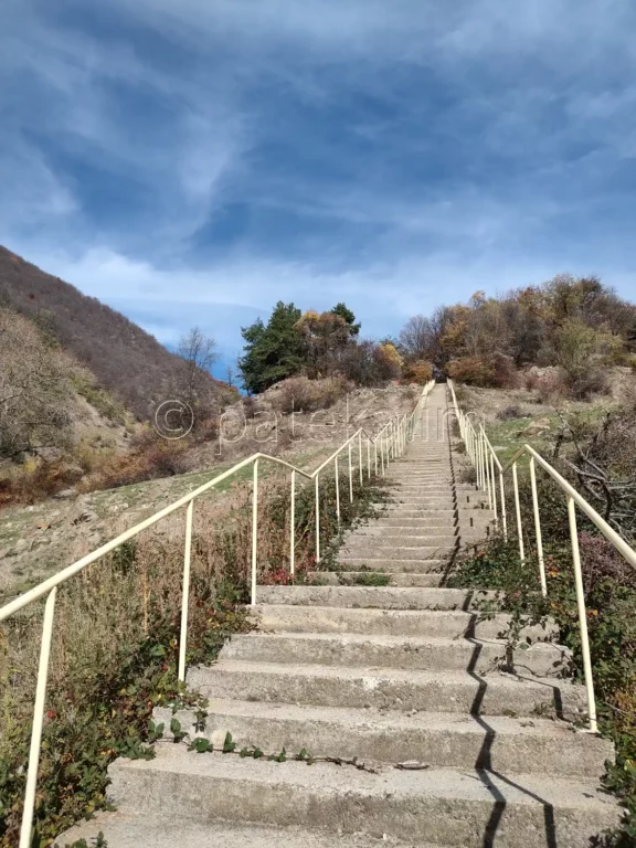 Стълбите, които водят към параклис Св. Кирик и Юлита