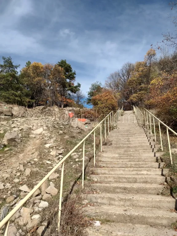 Стъпалата, които водят към параклис Св. Кирик и Юлита