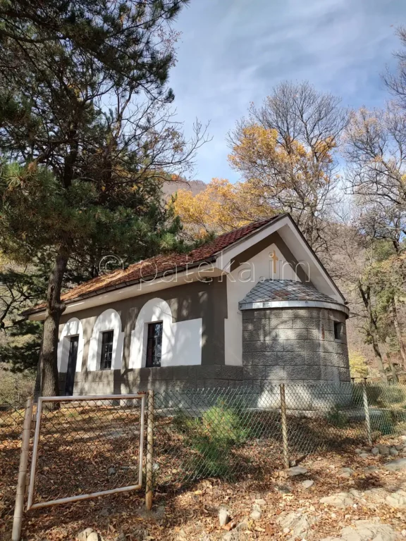 Параклис Св. Кирик и Юлита над Златица, по маршрута за хижа Свищи плаз