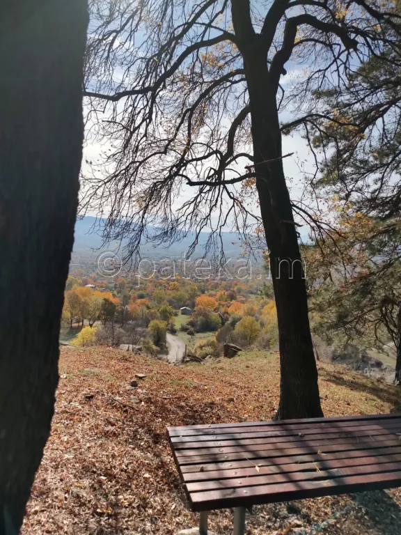 Гледка към Златица от пейката при параклис Св. Кирик и Юлита