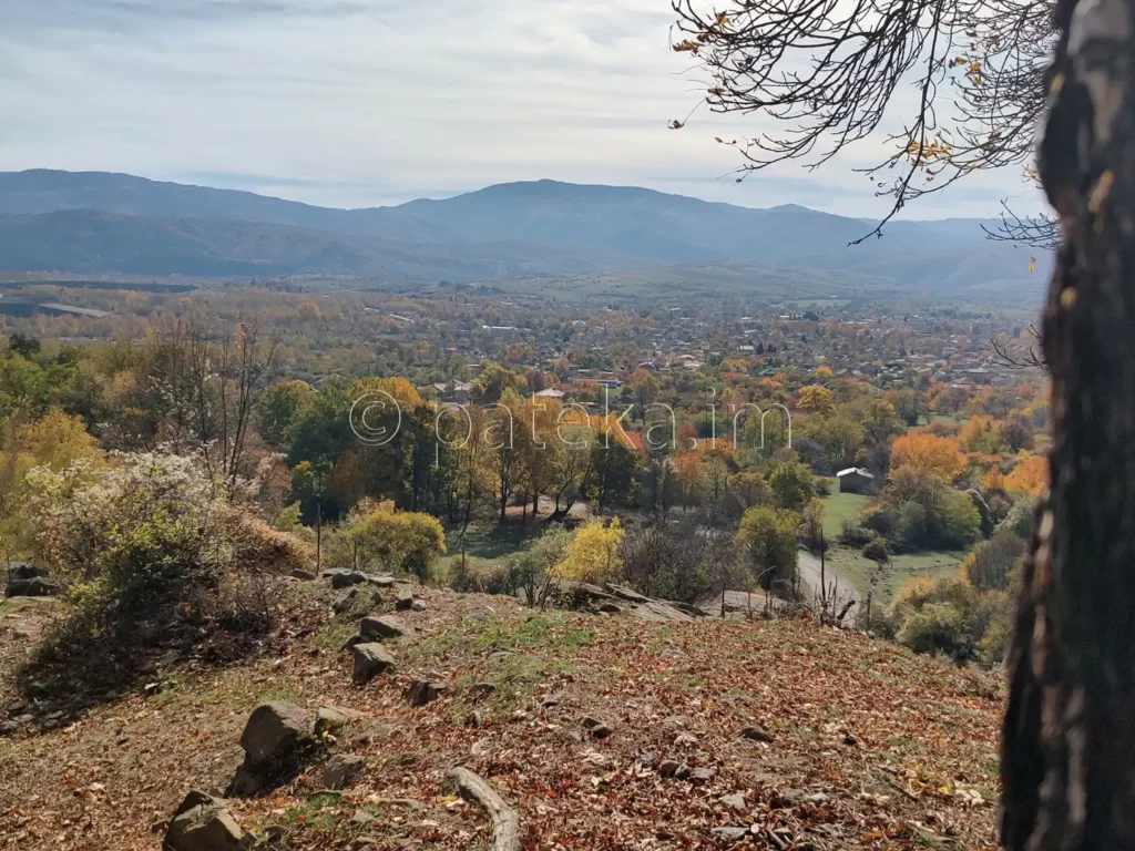 Гледка към Златица от параклис Св. Кирик и Юлита