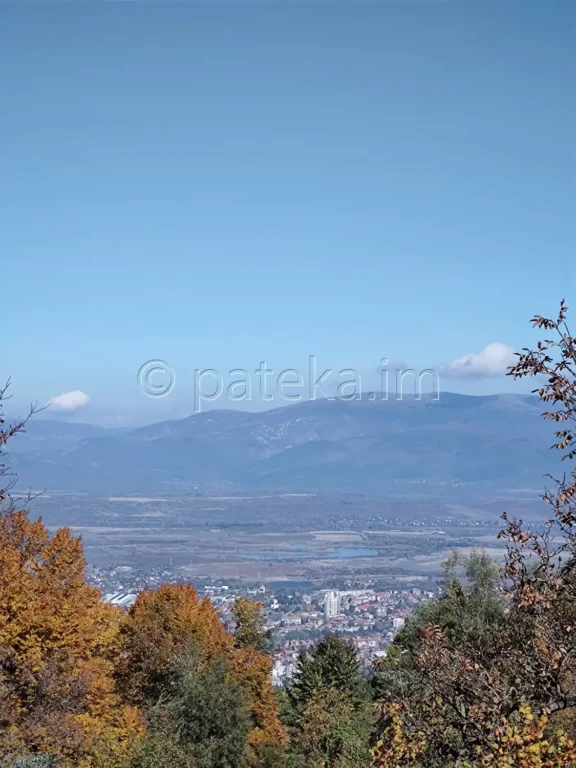Гледки по маршрута за вековните секвои в местност Ючбунар край Кюстендил
