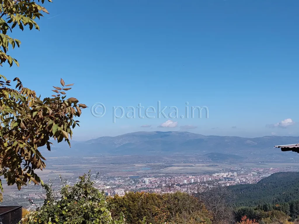 Гледки по маршрута за вековните секвои в местност Ючбунар край Кюстендил