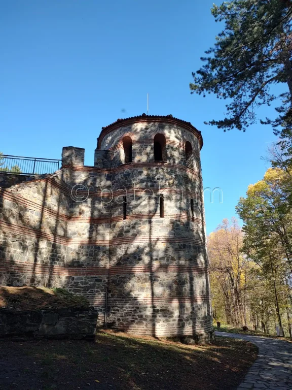 Защитна кула на крепост Хисарлъка Кюстендил