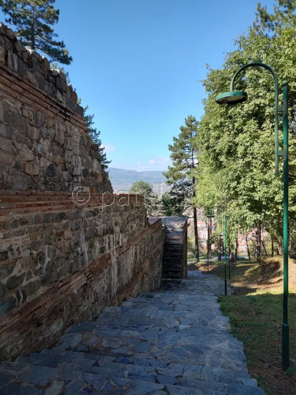 Стъпала и алеи в крепост Хисарлъка Кюстендил