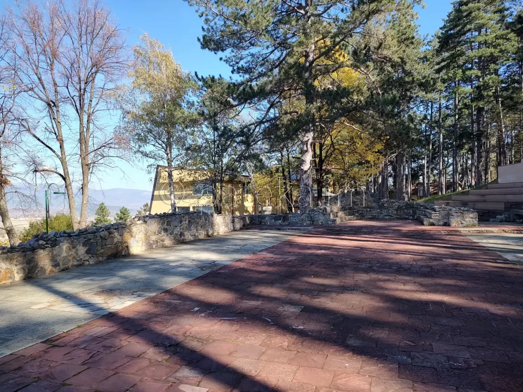 Основите на базиликата в крепост Хисарлъка Кюстендил