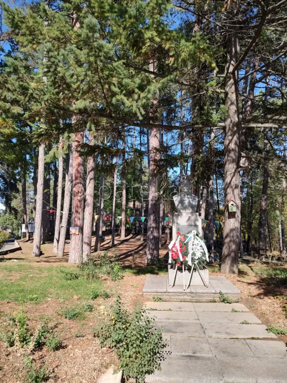 Паметник на Йордан Митрев при крепост Хисарлъка Кюстендил