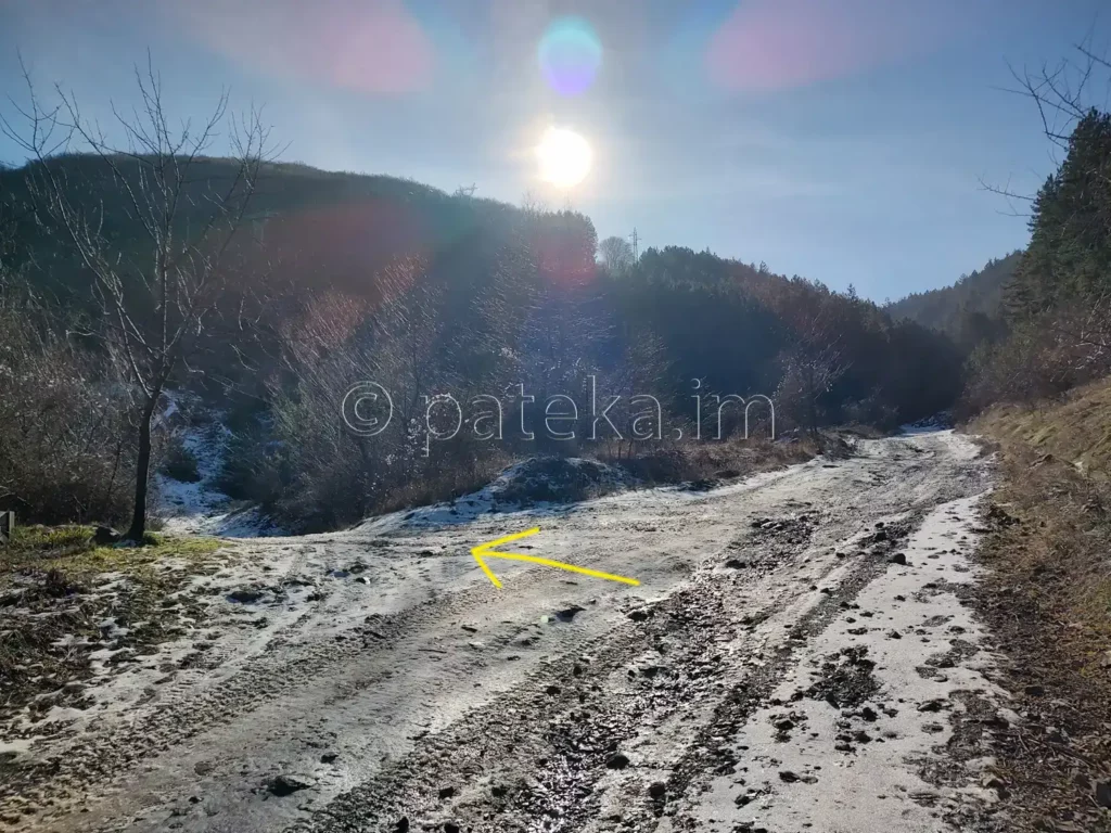Разклонът за Долния Сакошки водопад