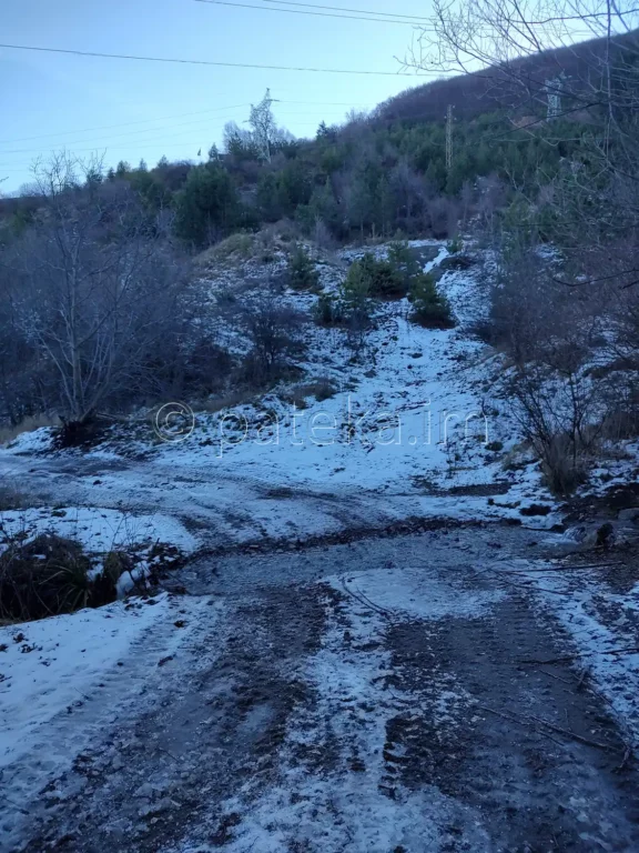 Маршрутът за Долния Сакошки водопад - преминава се река Сакошка бара