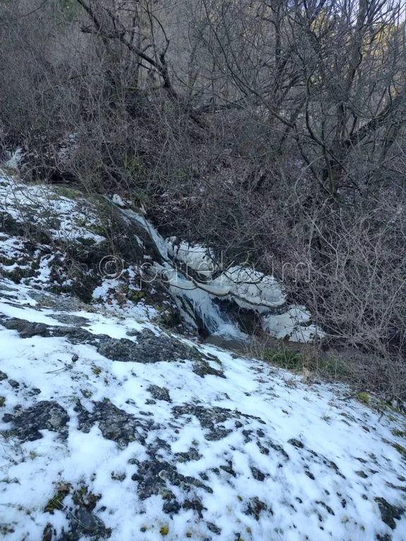 Долен Сакошки водопад през зимата