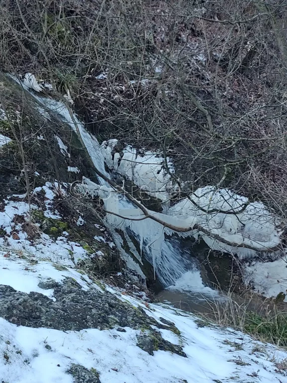 Долен Сакошки водопад през зимата
