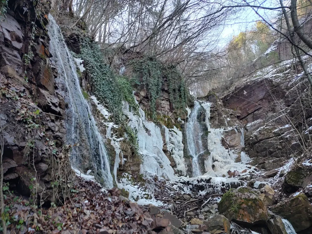 Сакошките водопади над с. Лозен