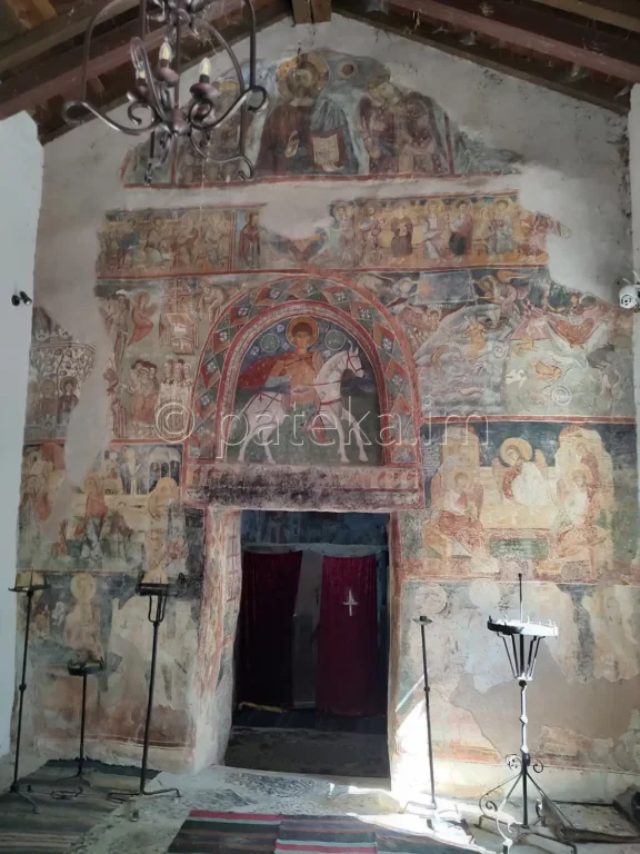 Западната стена на църквата в Бобошевския манастир