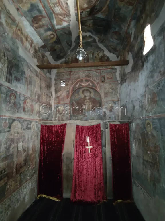 Църквата ма Бобошевския манастир отвътре