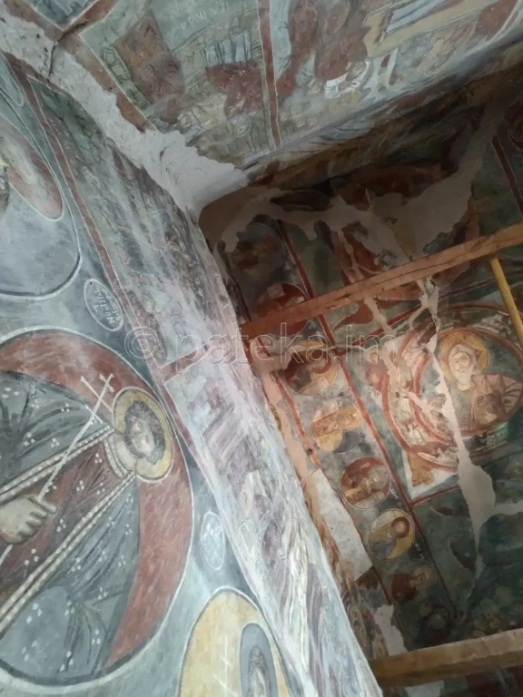 Стенописи в църквата на Бобошевския манастир