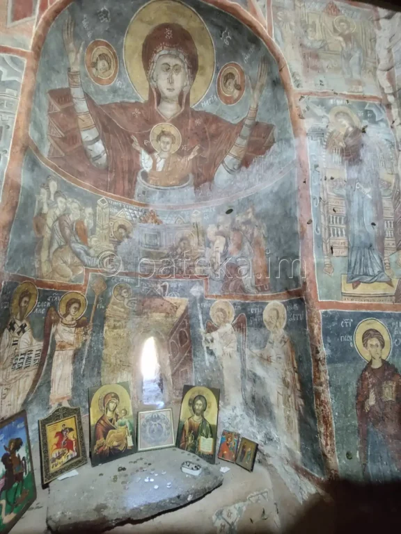 Стенописи в църквата на Бобошевския манастир