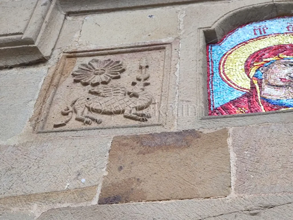 Каменни релефи на портала на Лопушанския манастир