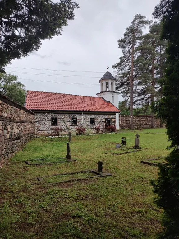 Храм-костница в Лопушанския манастир