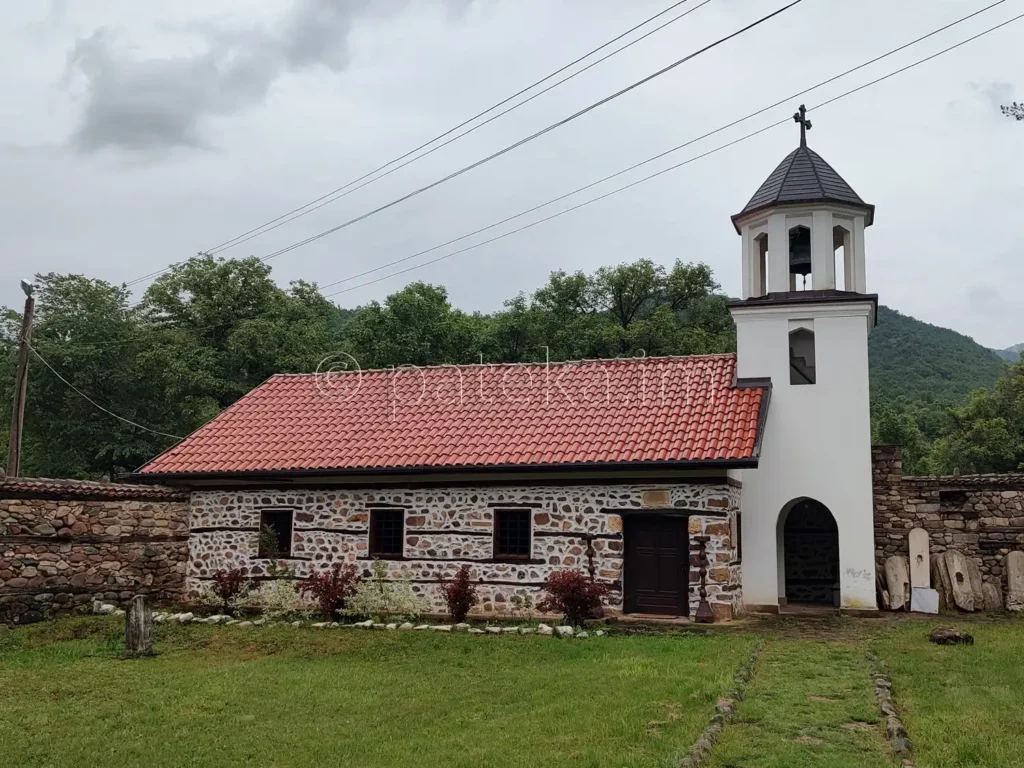 Храм-костница в Лопушанския манастир