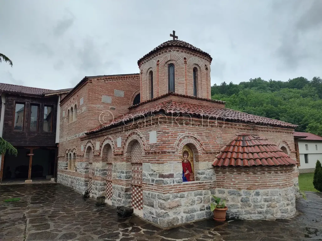 Новата църква в Лопушанския манастир