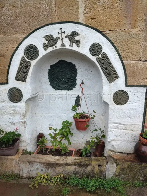 Чешма аязмо в двора на Лопушанския манастир