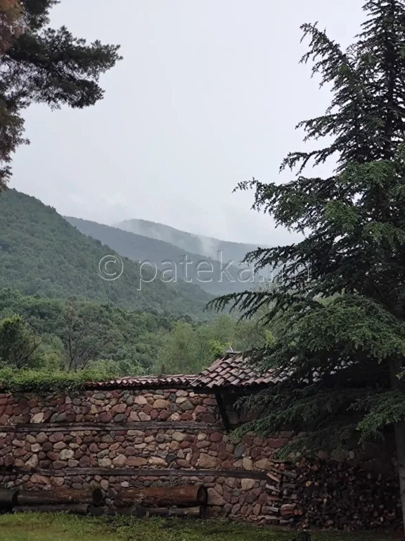 Гледка към Стара планина от двора на Лопушанския манастир