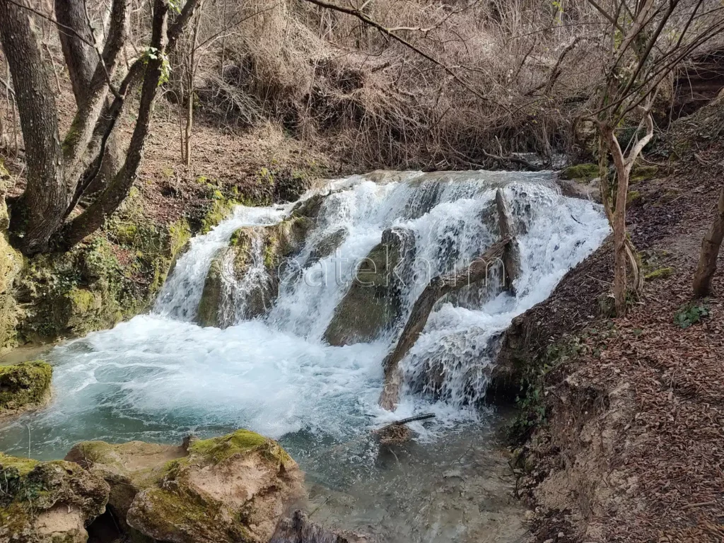 Малък воден пад под Бачковския водопад