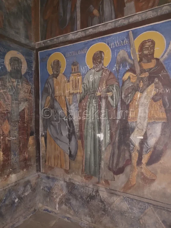 Стенописи в параклис Св. Архангел Михаил в м. Клувията