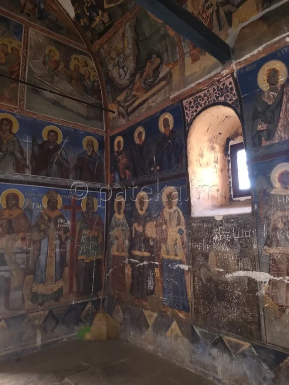 Стенописи в параклис Св. Архангел Михаил в м. Клувията