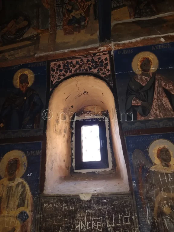 Стенописи в параклис Св. Архангел Михаил в м. Клувията
