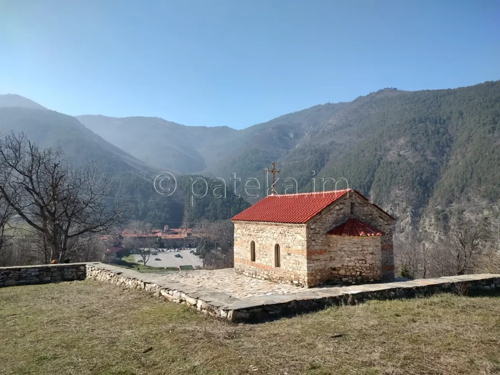 Параклис Св. Апостоли над Бачковския манастир