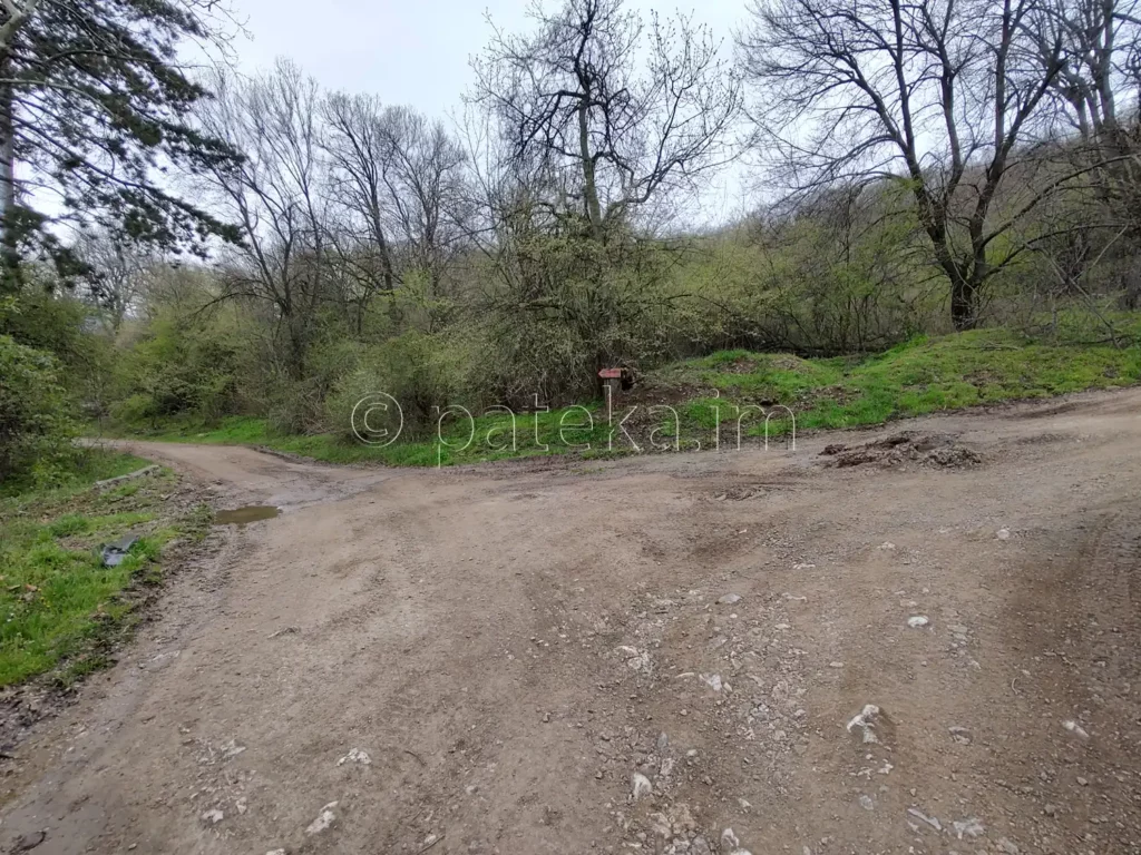 По маршрута за водопад Азовско падало