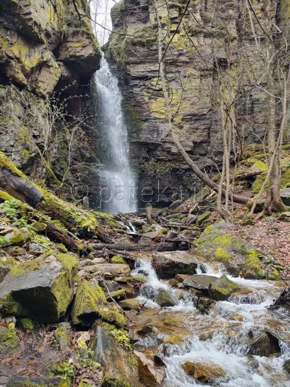 Водопад Азовско падало