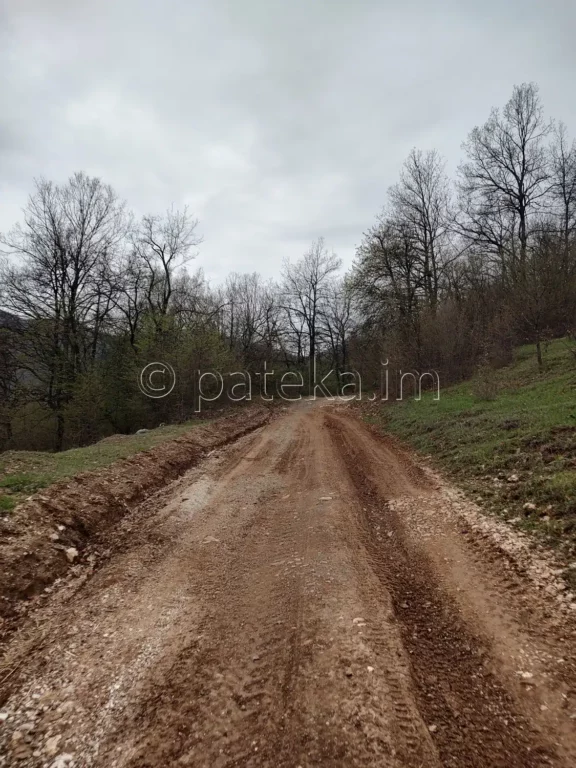 По маршрута за водопад Азовско падало