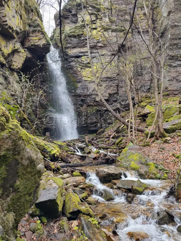 Водопад Азовско падало в Родопите