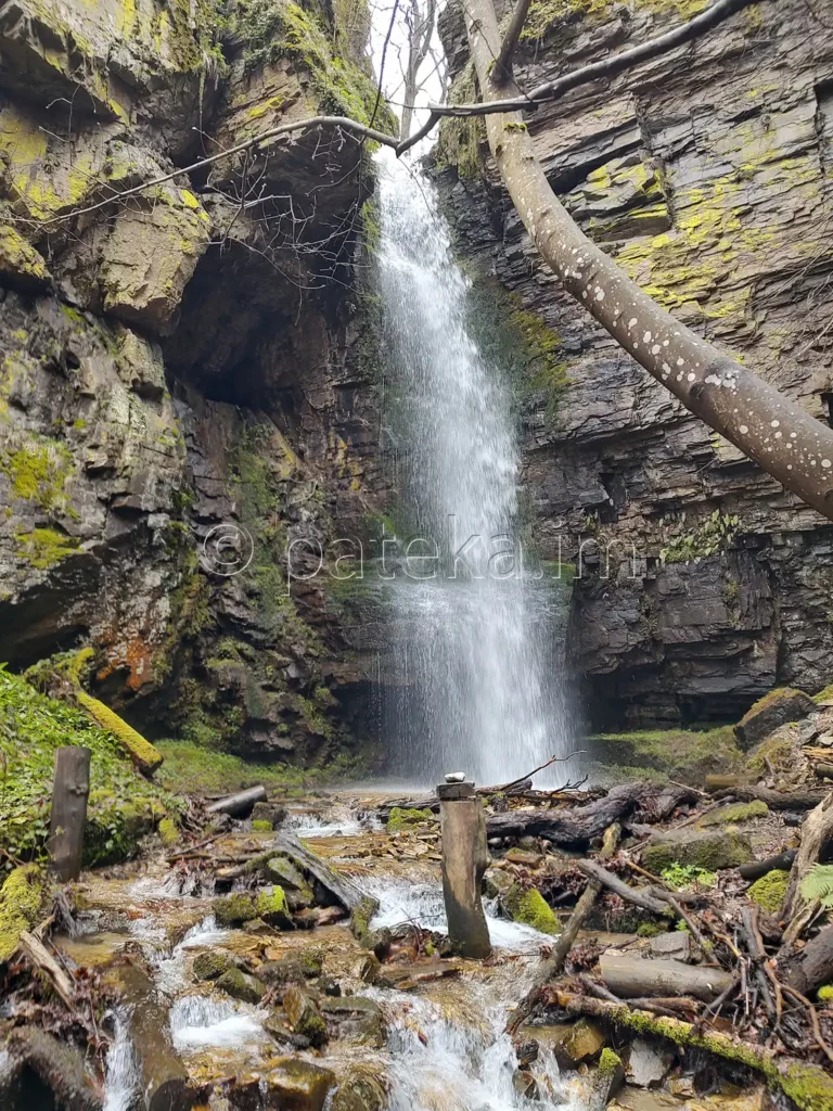 Водопад Азовско падало в Родопите