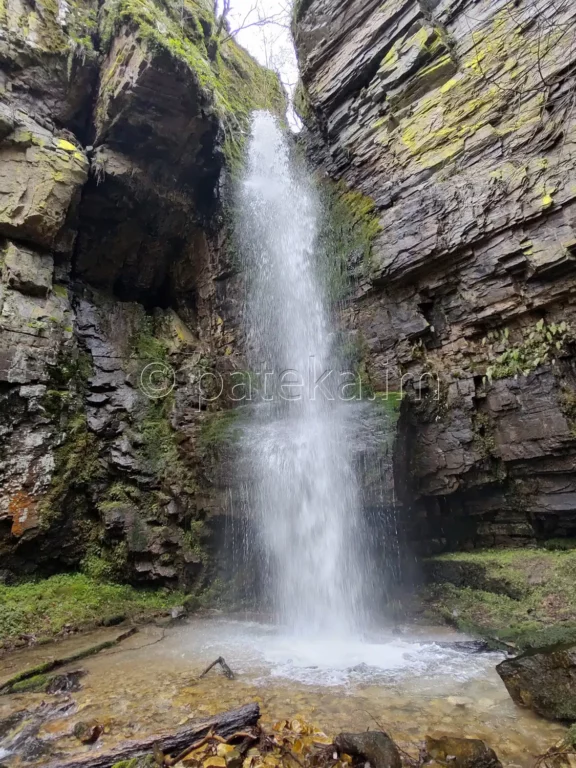 Водопад Азовско падало в Родопите