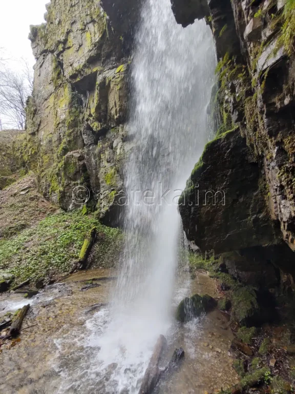 Водопад Азовско падало