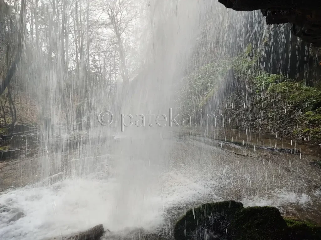 Водопад Азовско падало