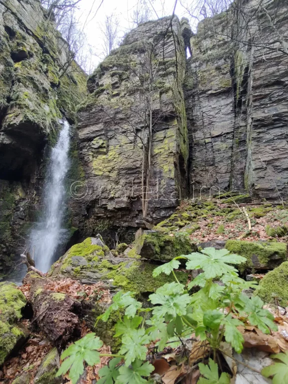 Водопад Азовско падало