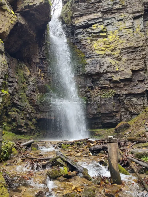 Водопад Азовско падало