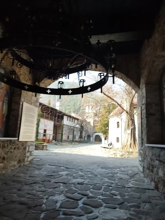 Входът на Бачковския манастир