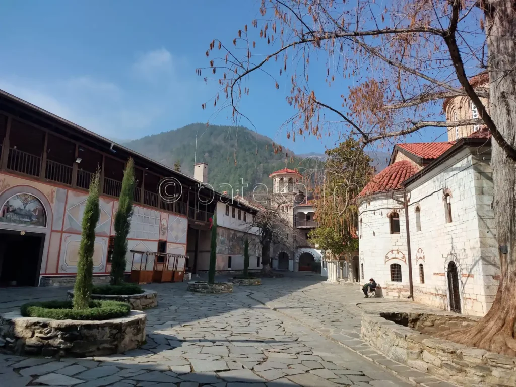 Дворът на Бачковския манастир