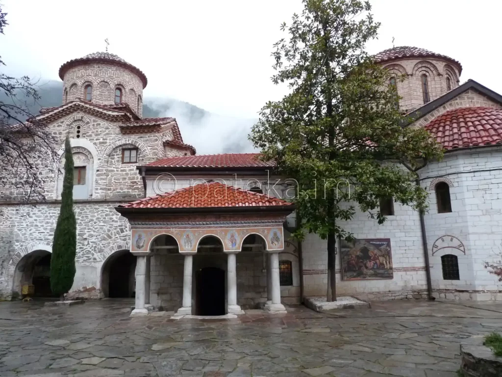 Бачковският манастир - църквите Св. Арангели и Пресвета Богородица