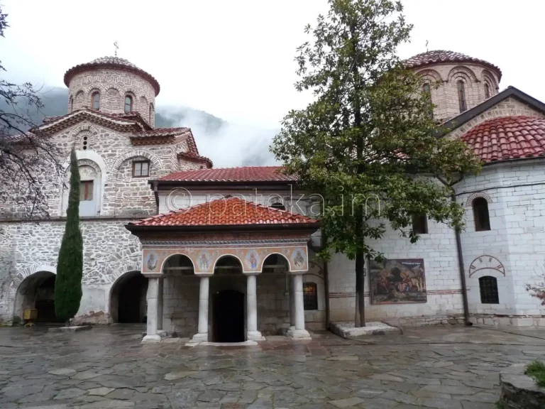 Бачковският манастир - църквите Св. Арангели и Пресвета Богородица