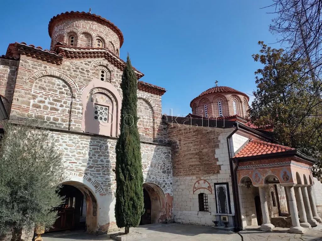 Църквата Св. Архангели в Бачковския манастир