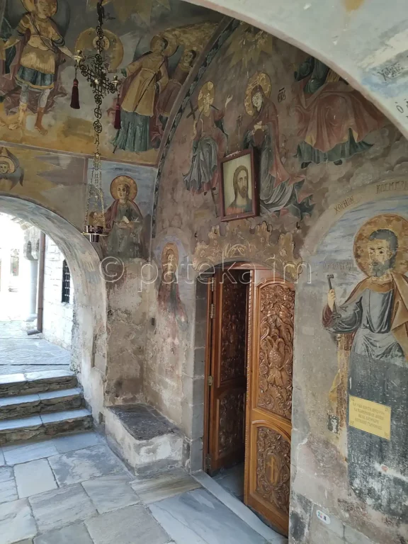 Църквата Св. Архангели в Бачковския манастир