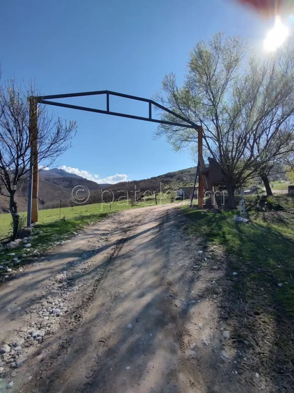 Порталът на ранчо Дивия град