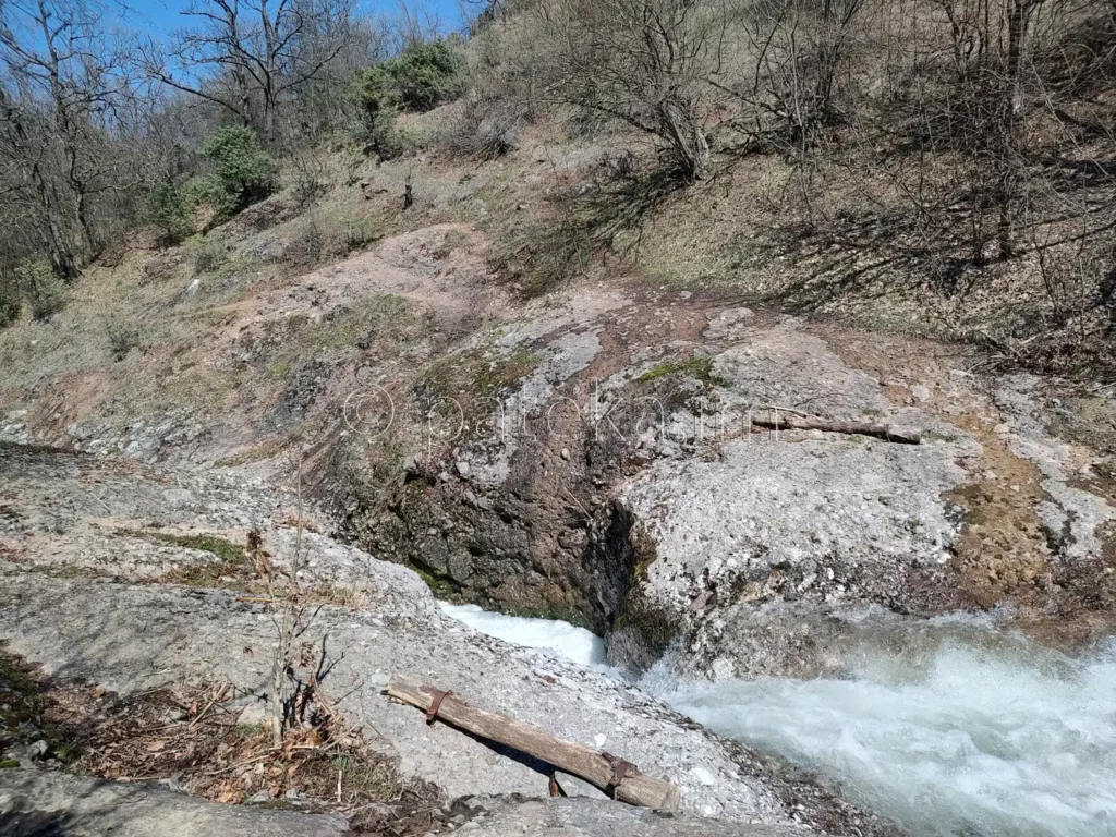 Останки от моста над р. Голяма Сушица, къмпролетта на 2026г. е разрушен