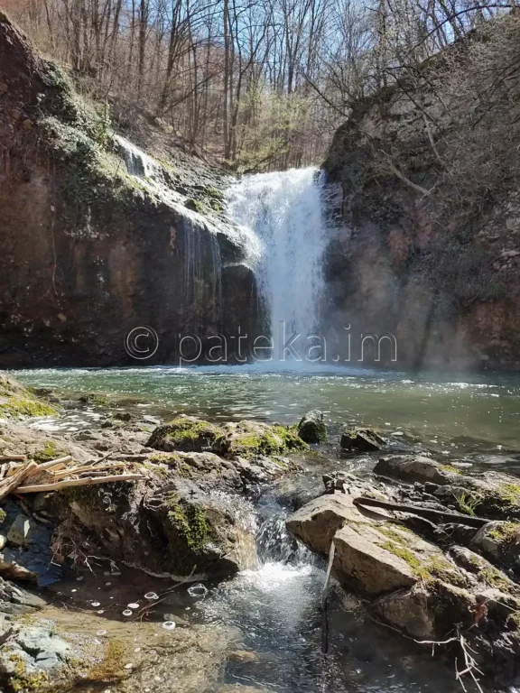 Река Сушица и Водопад Лястовичи вир през пролетта